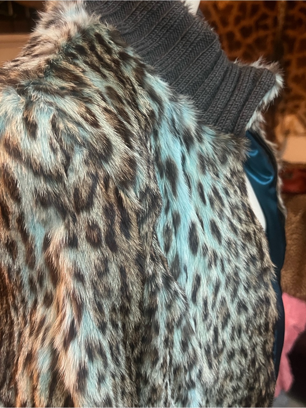 Authentic vintage 70’s dyed ocelot fur print bomber jacket - Picture 5 of 9